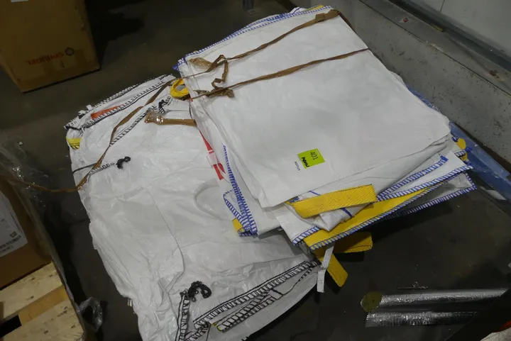 Konvolut Big Bags Umfang: Palette mit Inhalt